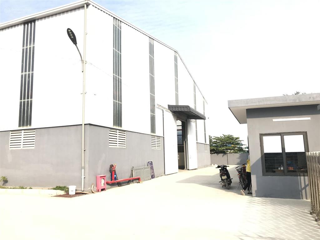 Cho thuê xưởng và showroom mặt ql18, tổng 50.000m2 (đa dạng diện tích)