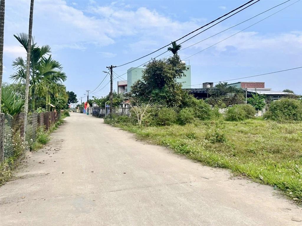 Cần bán lô đất 143m2 sát mặt tiền đông phú 2, ra thẳng ql14b chỉ 400m, chỉ 9xxtr