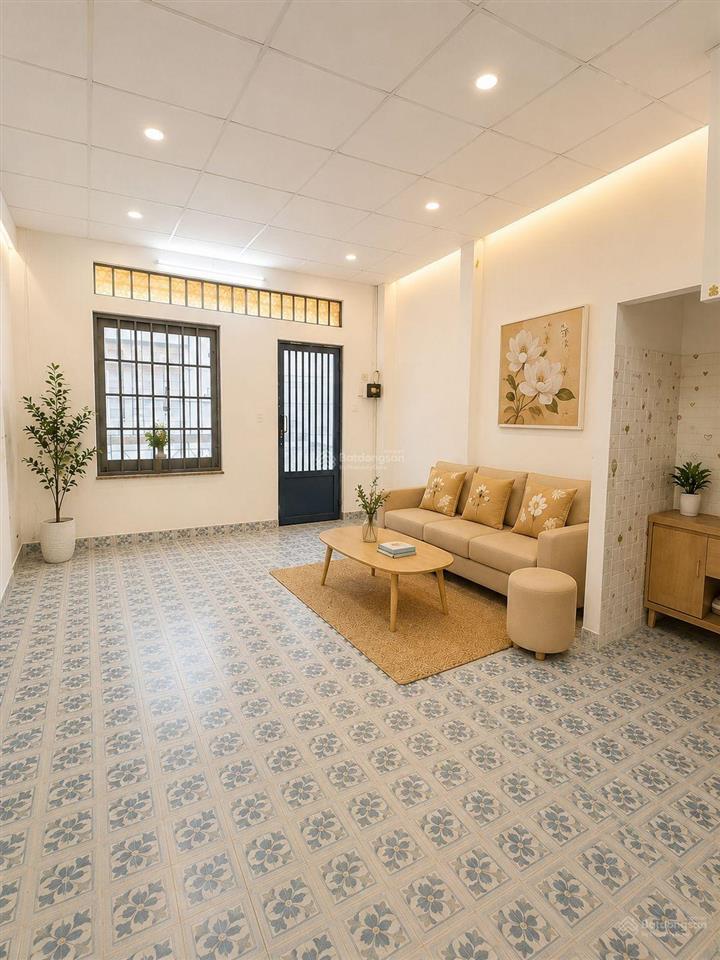 Nhà 40m2 2 tầng ngang 3.8m đẹp sát hàng xanh 2 phút quận 1 nhỉnh 5 tỉ tl