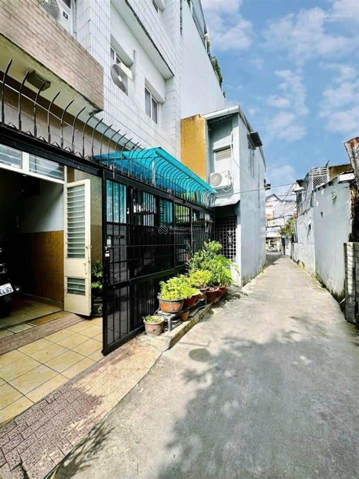 Sát mt phan văn trị  ngang 6m  4 tầng btct  gần chợ  bình thạnh  7,9 tỉ