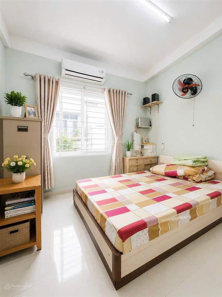 Sát mt phan văn trị  ngang 6m  4 tầng btct  gần chợ  bình thạnh  7,9 tỉ