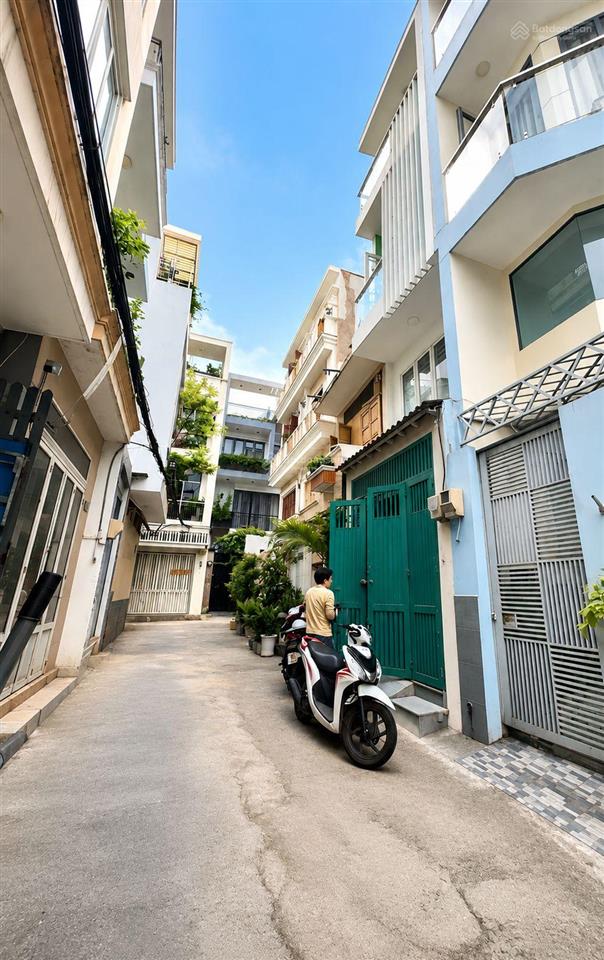 Nhà 4 tầng 30m2, 3pn hẻm xe hơi đậu cửa  phan đăng lưu  p.3 bình thạnh  chỉ 6.x tỉ tl