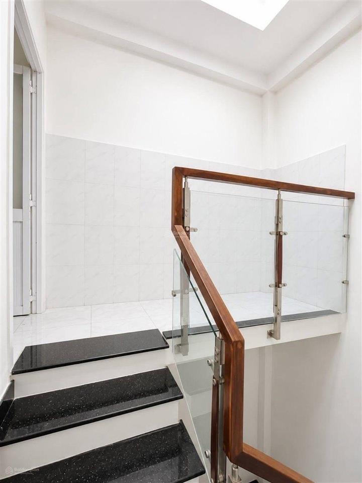 Nhà 4 tầng 30m2, 3pn hẻm xe hơi đậu cửa  phan đăng lưu  p.3 bình thạnh  chỉ 6.x tỉ tl