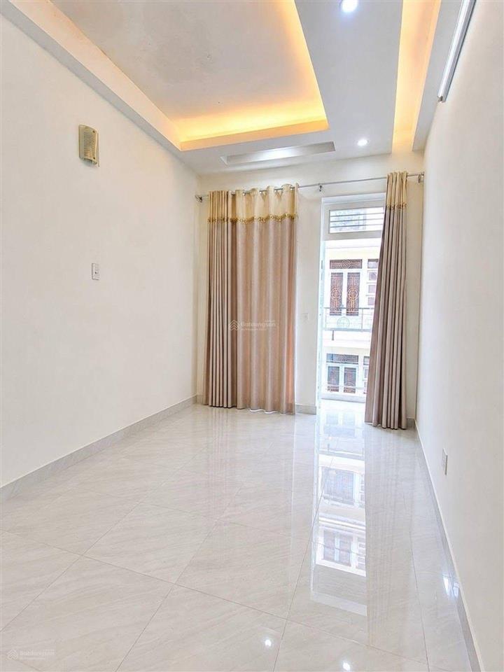 Nhà 4 tầng 30m2, 3pn hẻm xe hơi đậu cửa  phan đăng lưu  p.3 bình thạnh  chỉ 6.x tỉ tl