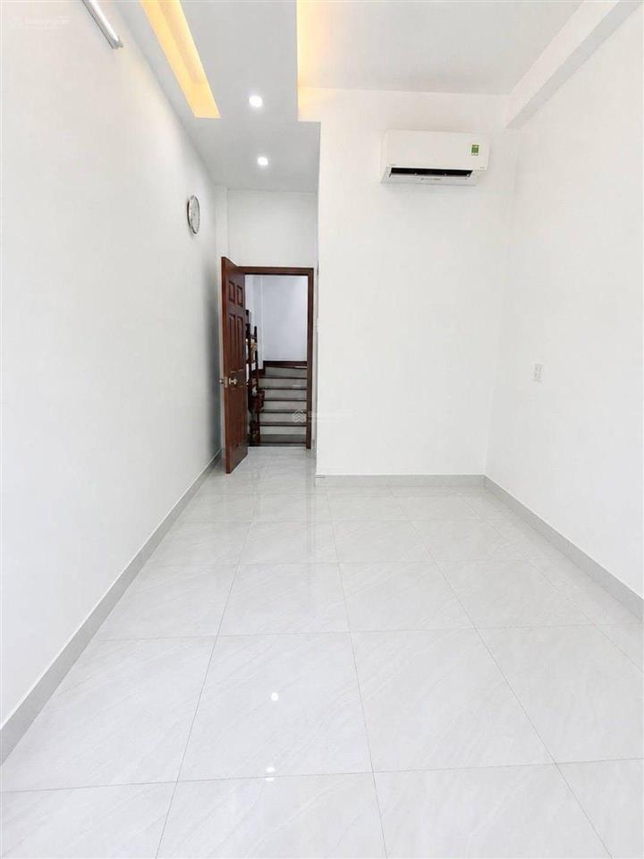 Nhà 4 tầng 30m2, 3pn hẻm xe hơi đậu cửa  phan đăng lưu  p.3 bình thạnh  chỉ 6.x tỉ tl