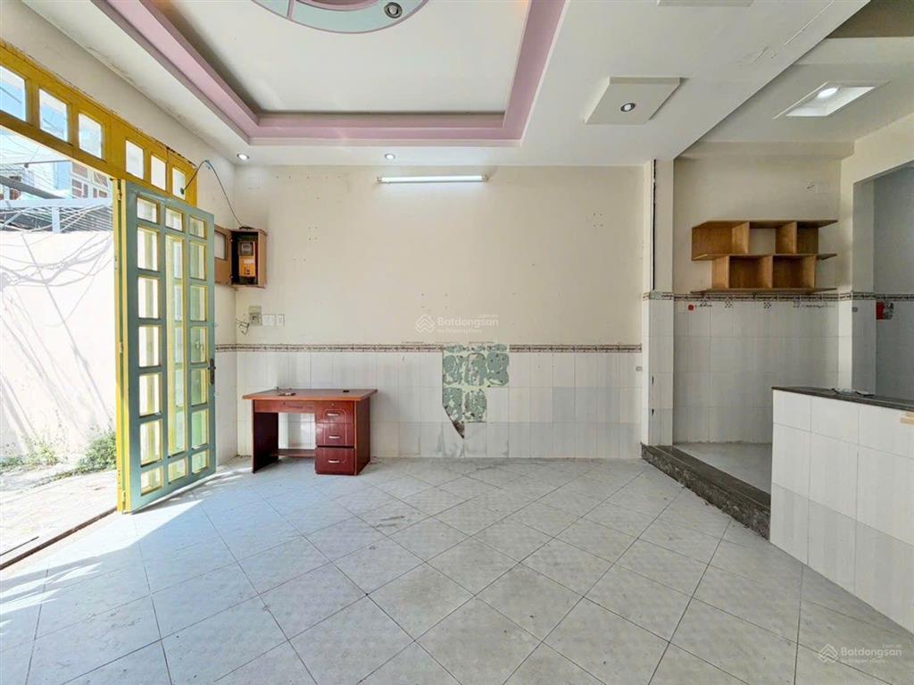 Hẻm rộng xe hơi cạnh nhà  2 tầng 3pn 86m2  nhà vuông vức  3pn lớn có phòng dưới trệt  8.9 tỉ tl