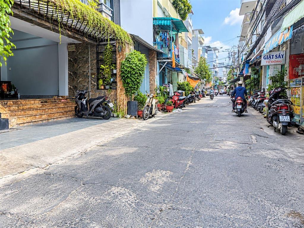 Hẻm rộng xe hơi cạnh nhà  2 tầng 3pn 86m2  nhà vuông vức  3pn lớn có phòng dưới trệt  8.9 tỉ tl