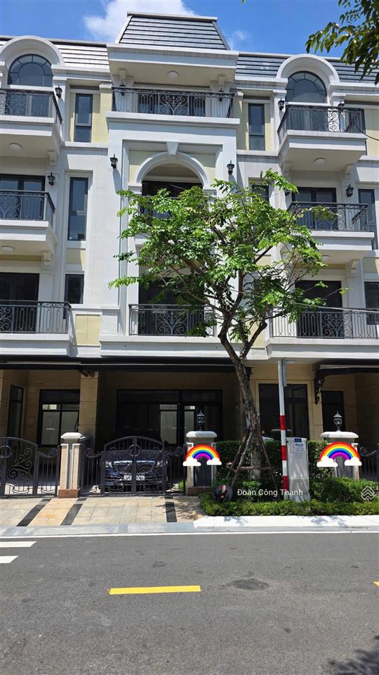 Cần bán căn nhà phố classia khang điền  sổ sẵn  full nội thất có thang máy