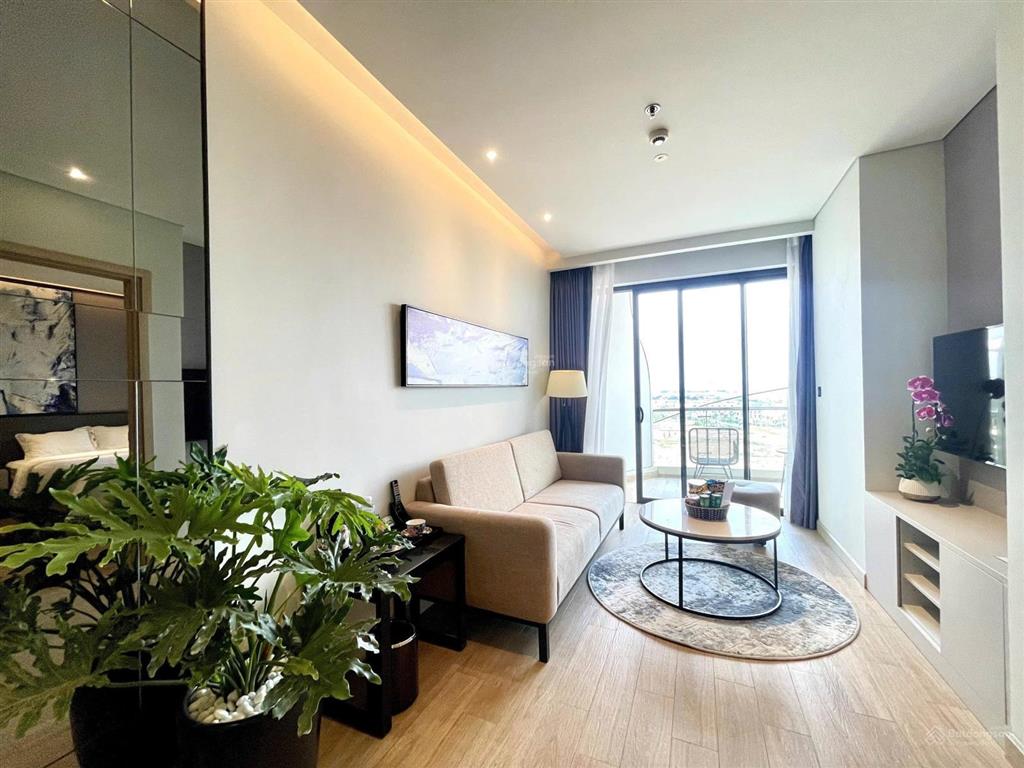 Căn 1pn đã có sổ tầng đẹp view trực diện biển giá full vat 45 triệu / m2, 69m2, nội thất cao cấp