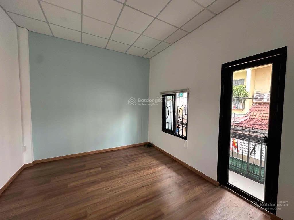 Cho thuê nhà hẻm lớn đường phạm văn hai  tân bình  20 triệu/ tháng  0905 594 ***