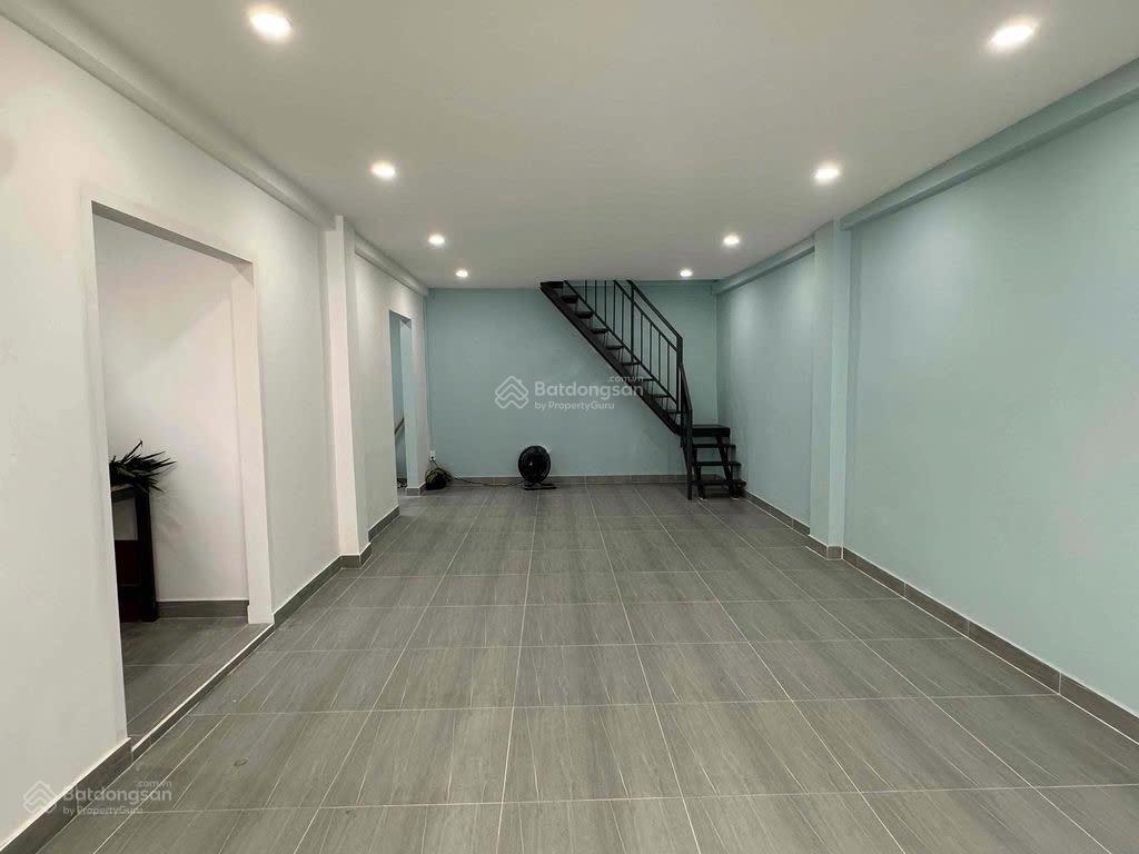 Cho thuê nhà hẻm lớn đường phạm văn hai  tân bình  20 triệu/ tháng  0905 594 ***