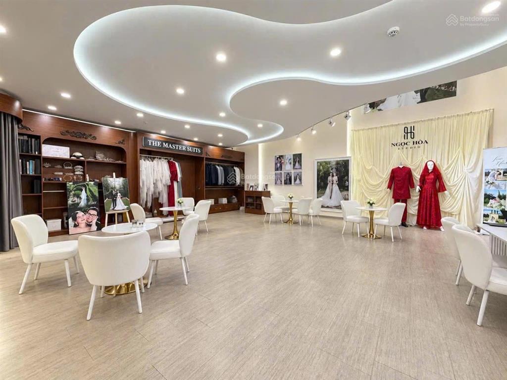 Cho thuê mặt tiền kinh doanh 10x18 giá 130 triệu / tháng 0905 594 ***
xxphan đăng lưu, q.phú nhuận