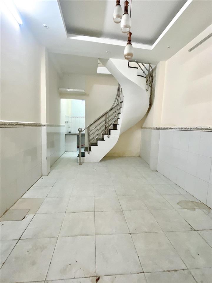 Bán nhà đinh tiên hoàng bình thạnh 3 tầng giá chỉ 2,4 tỷ