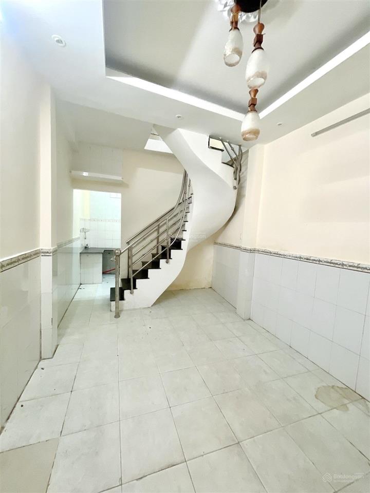 Bán nhà đinh tiên hoàng bình thạnh 3 tầng giá chỉ 2,4 tỷ