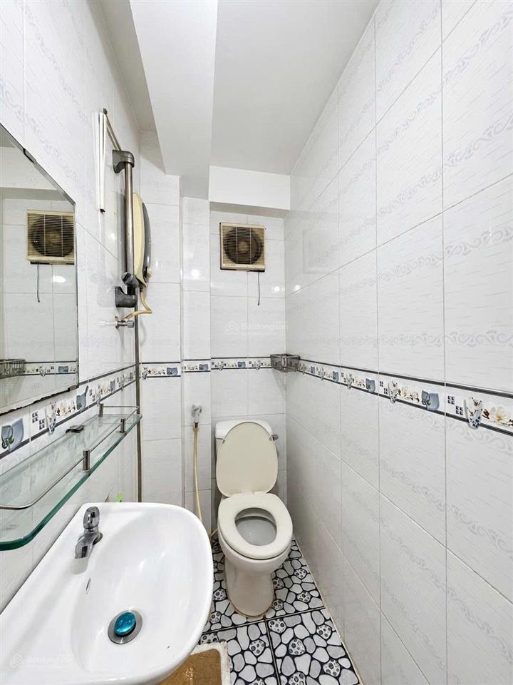Quận 1  nhà 3 tầng hoàn công chỉ 2,9 tỷ