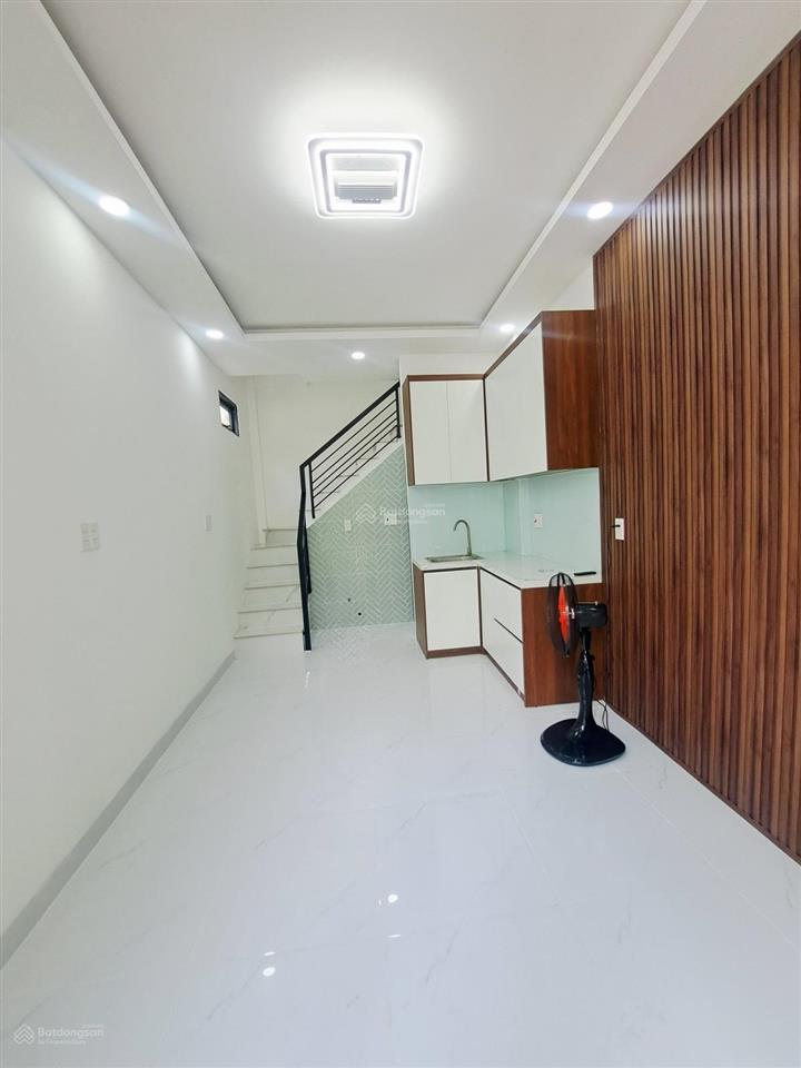 Quận tân phú giá 2,8 tỷ 2 tầng đúc  2pn  vào ở liền  xxhoàng xuân nhị, p. phú trung