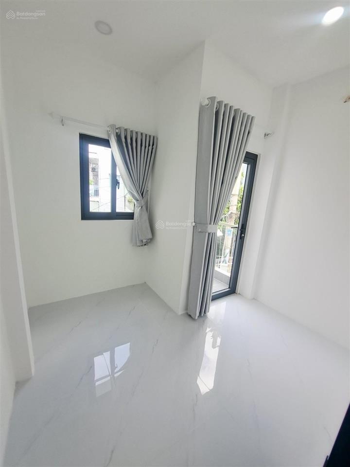 Quận tân phú giá 2,8 tỷ 2 tầng đúc  2pn  vào ở liền  xxhoàng xuân nhị, p. phú trung