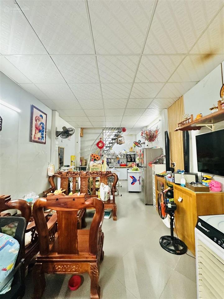 Quận tân phú  nhà 2 tầng trần quang cơ giảm 200 triệu giá mới chỉ 3,3 tỷ