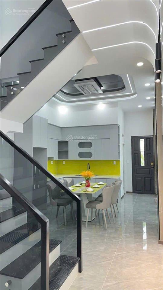 Nhà 1 trệt 2 lầu kdc phú mỹ hiệp dĩ an. vị trí đẹp đường thông  giá 4ty990