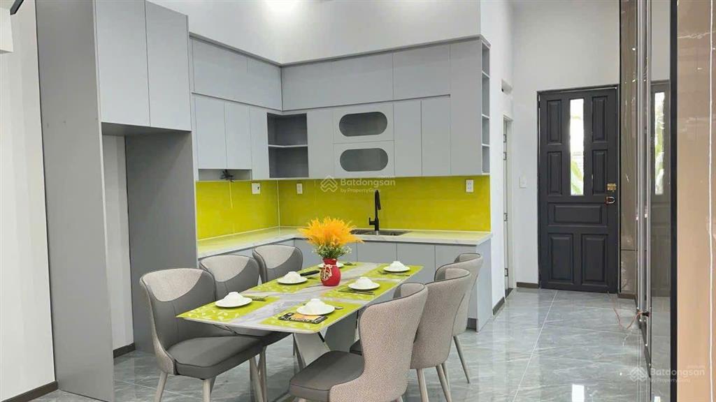 Nhà 1 trệt 2 lầu kdc phú mỹ hiệp dĩ an. vị trí đẹp đường thông  giá 4ty990