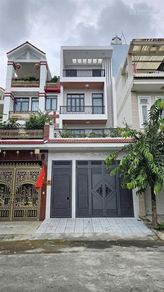 Nhà đẹp đường gs2 đông hòa dĩ an nhà 1 trệt 3 lầu ,dt 81m ,hoàn công vị trí đường quãng trường xanh