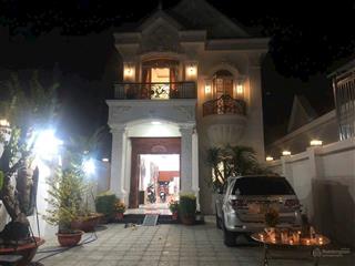 Bán siêu biệt thự ngây ngã 3 ông xã phường dĩ an đường nhựa 7m, xe ôtô tô lưu thông. giá 15tỷ900