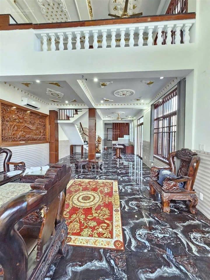 Bán nhà biệt thự mặt tiền đuờng kinh doanh cây da tân đông hiệp dĩ an. góc 2 mt kinh doanh đa ngành