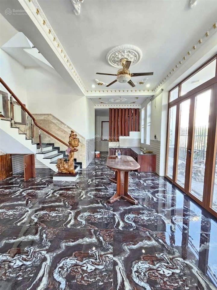 Bán nhà biệt thự mặt tiền đuờng kinh doanh cây da tân đông hiệp dĩ an. góc 2 mt kinh doanh đa ngành