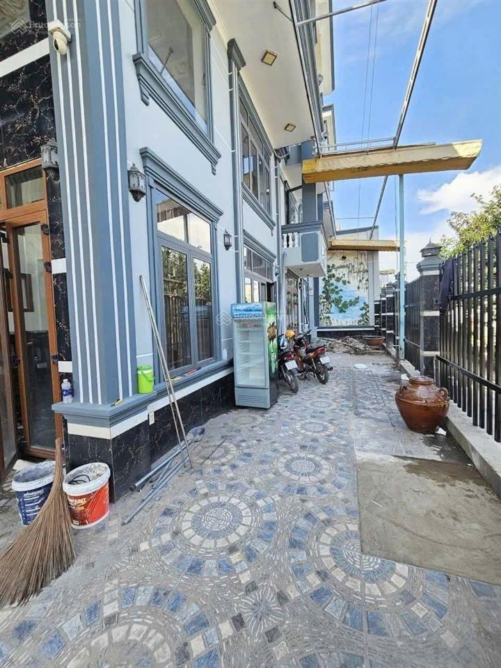 Bán nhà biệt thự mặt tiền đuờng kinh doanh cây da tân đông hiệp dĩ an. góc 2 mt kinh doanh đa ngành