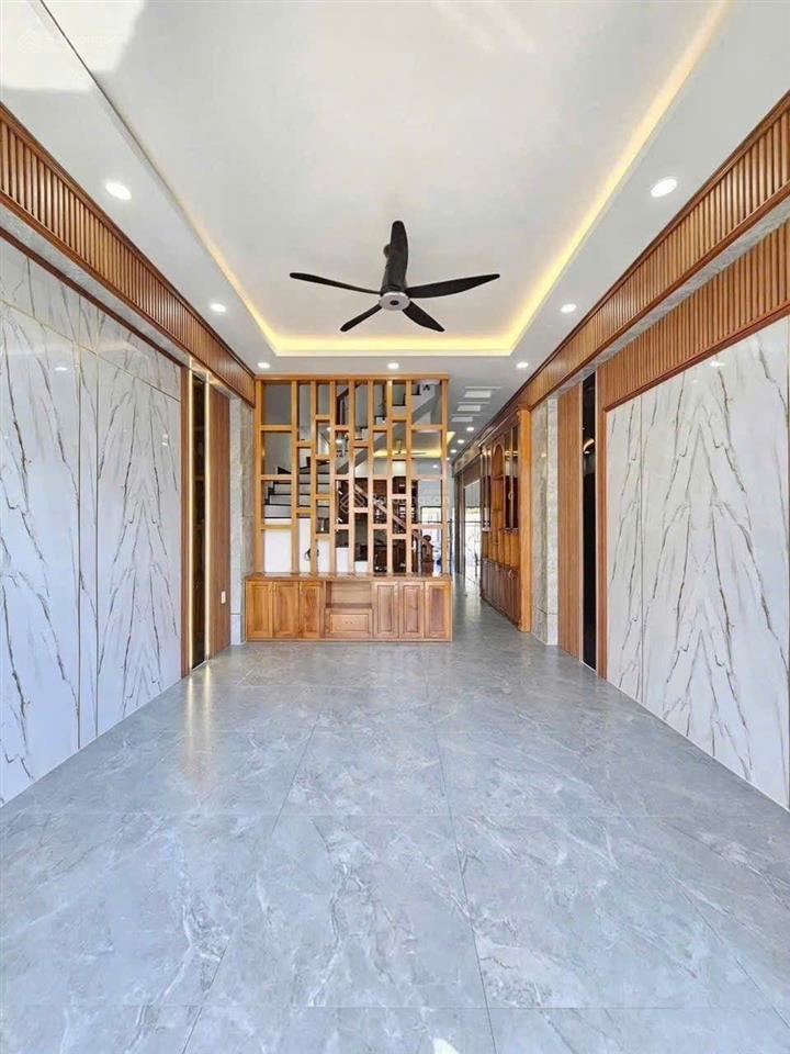 Giá 7ty090 .bán nhà mặt tiền đào duy từ, đông hoà , dt 120m2 có 60m tc .