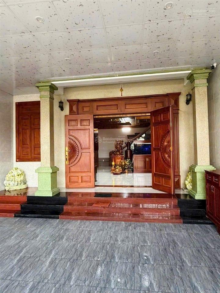 Bán khẩn cấp  nhà mặt tiền chợ đường trần quang diệu, dĩ an (gần ngã 6 an phú) giá bán 8tỷ 050tr