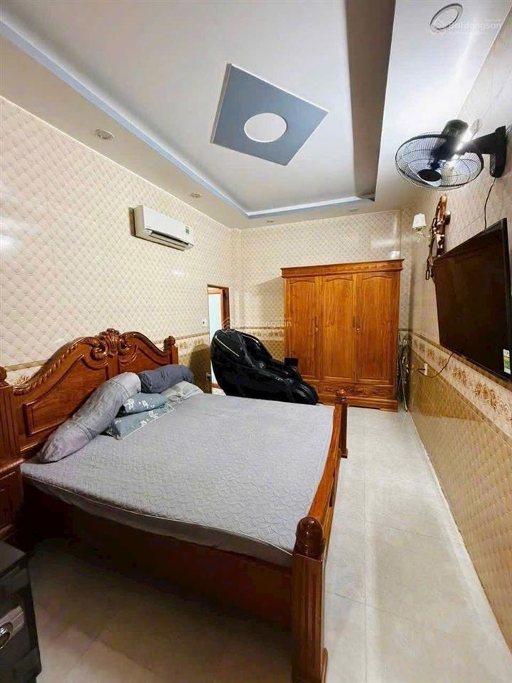 Bán khẩn cấp  nhà mặt tiền chợ đường trần quang diệu, dĩ an (gần ngã 6 an phú) giá bán 8tỷ 050tr