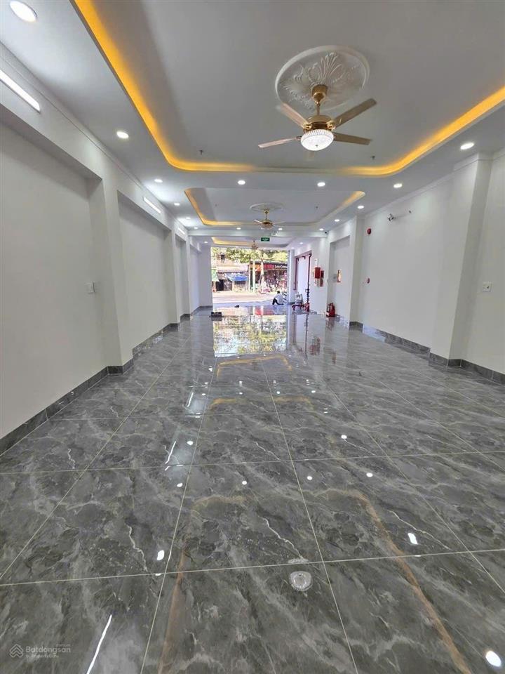 Ngộp ngộp. cần bán tòa nhà mặt tiền đường lê hồng phong, dĩ an đang có thu nhập 40tr tháng hợp đồng