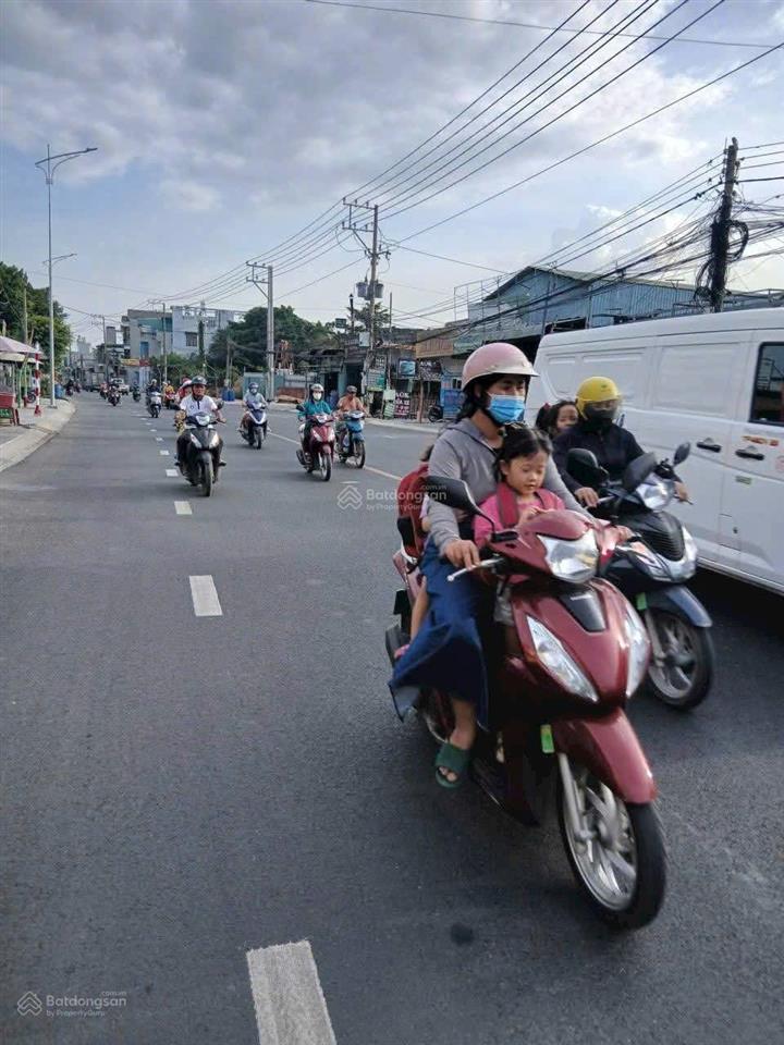 14tỷ990bán nhà mặt tiền đường hai bà trưng p. đông hòa, dĩ an ngang 5 dài 18m  1 trệt 3 lầu + tum