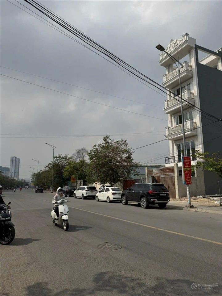 14tỷ990bán nhà mặt tiền đường hai bà trưng p. đông hòa, dĩ an ngang 5 dài 18m  1 trệt 3 lầu + tum