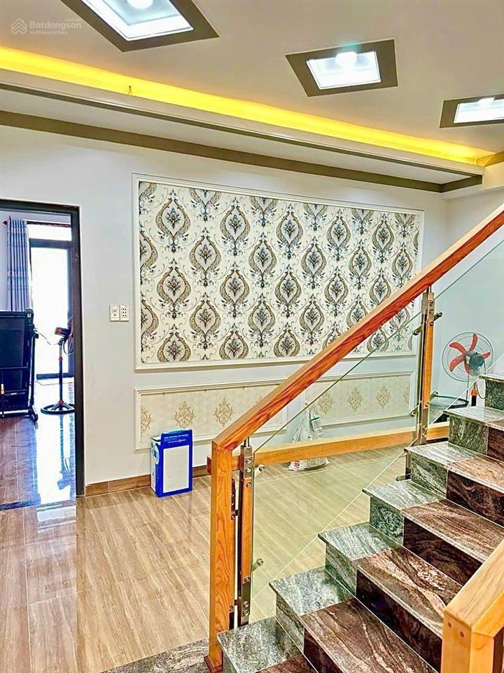 Bán nhà mặt tiền đuờng lê thị trung kinh doanh sầm uất an phú thuận an. dt 124m nhà 1trệt 3lầu