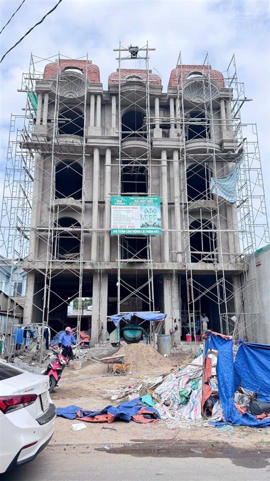 Bán nhà 1 trệt 3 lầu mặt tiền đường đông tác tân đông hiệp dĩ an. nhà đang hoàn thiện giá 7tỷ 450