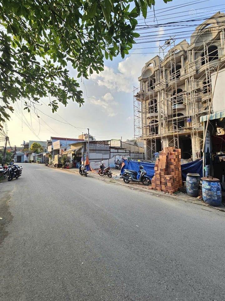 Bán nhà 1 trệt 3 lầu mặt tiền đường đông tác tân đông hiệp dĩ an. nhà đang hoàn thiện giá 7tỷ 450