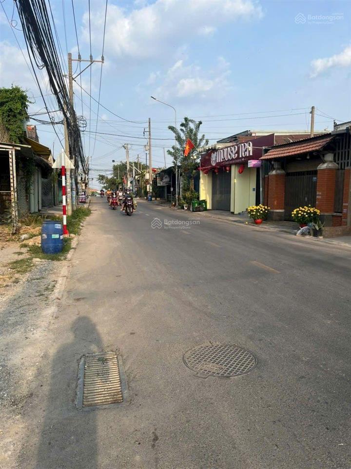Bán nhà 1 trệt 3 lầu mặt tiền đường đông tác tân đông hiệp dĩ an. nhà đang hoàn thiện giá 7tỷ 450