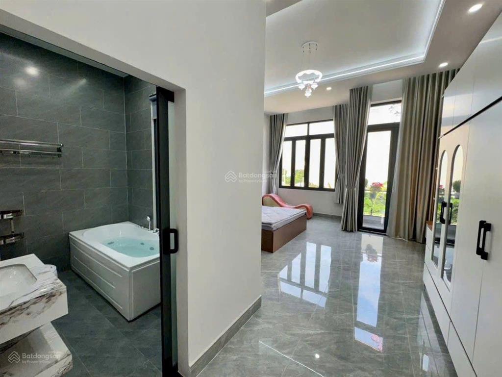 Bán nhà tân đông hiệp đẹp dĩ an * hcm nhà thiết kế hiện đại, 4 phòng ngủ + 1 phòng thờ + 5 wc