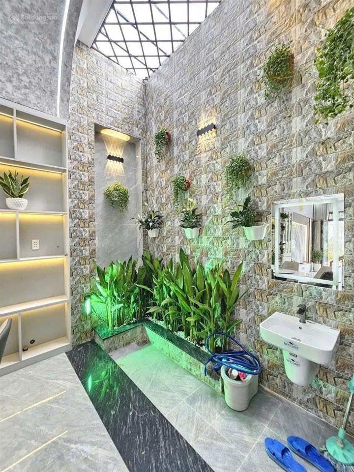 Bán nhà tân đông hiệp đẹp dĩ an * hcm nhà thiết kế hiện đại, 4 phòng ngủ + 1 phòng thờ + 5 wc