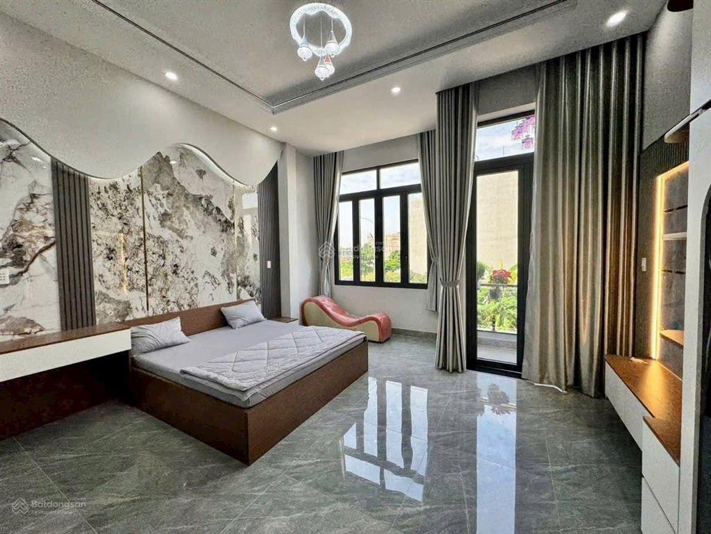 Bán nhà tân đông hiệp đẹp dĩ an * hcm nhà thiết kế hiện đại, 4 phòng ngủ + 1 phòng thờ + 5 wc