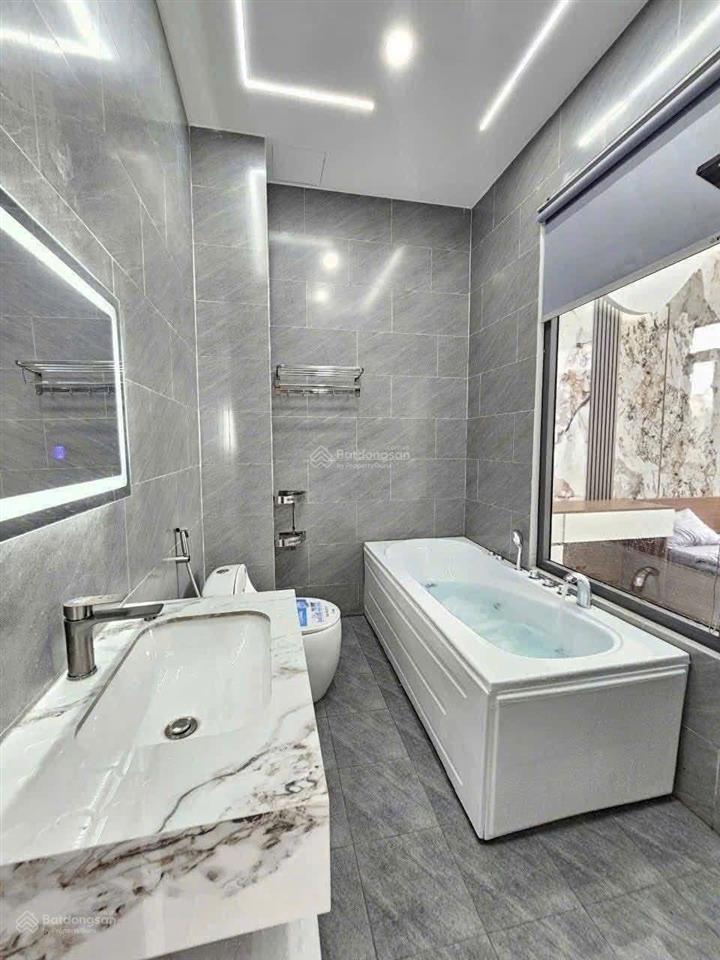 Bán nhà tân đông hiệp đẹp dĩ an * hcm nhà thiết kế hiện đại, 4 phòng ngủ + 1 phòng thờ + 5 wc