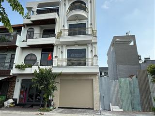 8tỷ450. bán nhà đối diện công viên gần go dĩ an. khu tái định cư đông hòa c . dĩ an dt 66,2m2