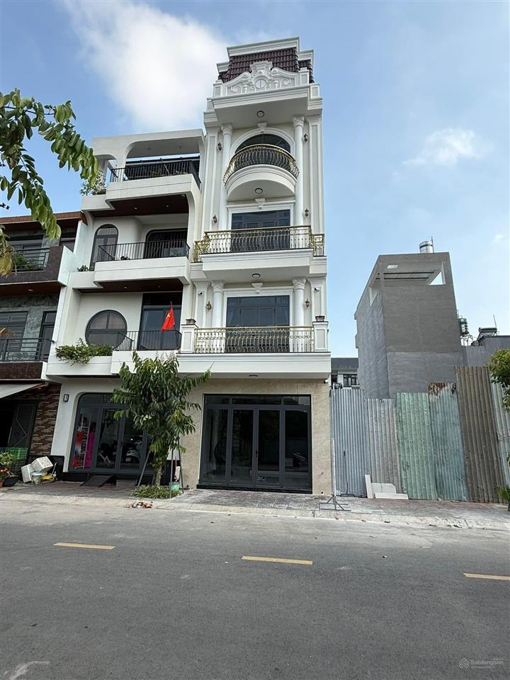 8tỷ450. bán nhà đối diện công viên gần go dĩ an. khu tái định cư đông hòa c . dĩ an dt 66,2m2