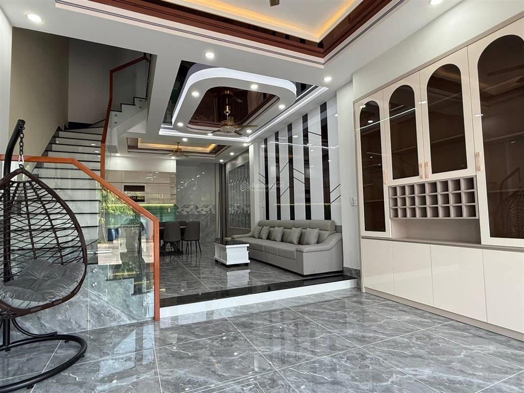 8tỷ450. bán nhà đối diện công viên gần go dĩ an. khu tái định cư đông hòa c . dĩ an dt 66,2m2