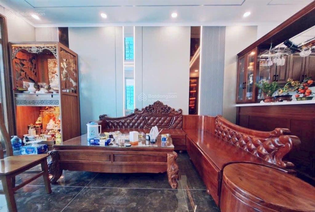 Chính chủ gửi bán nhà gấp gấp giá bán 7tỷ190triệu (thương lượng) nhà sổ riêng, có giấy phép