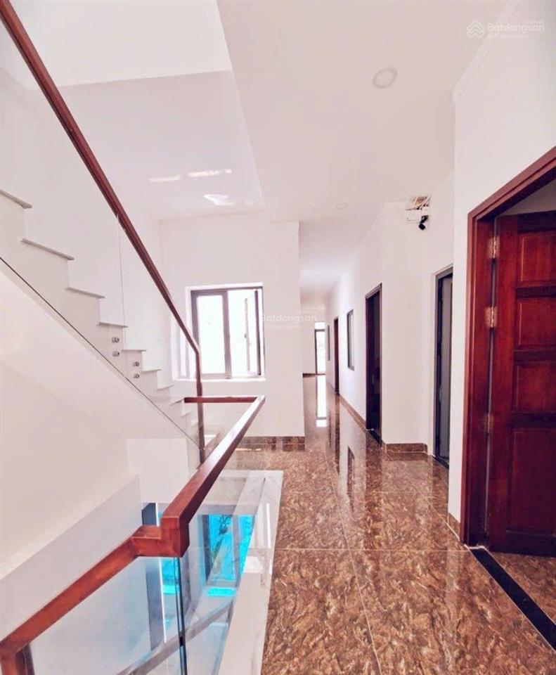 Chính chủ gửi bán nhà gấp gấp giá bán 7tỷ190triệu (thương lượng) nhà sổ riêng, có giấy phép