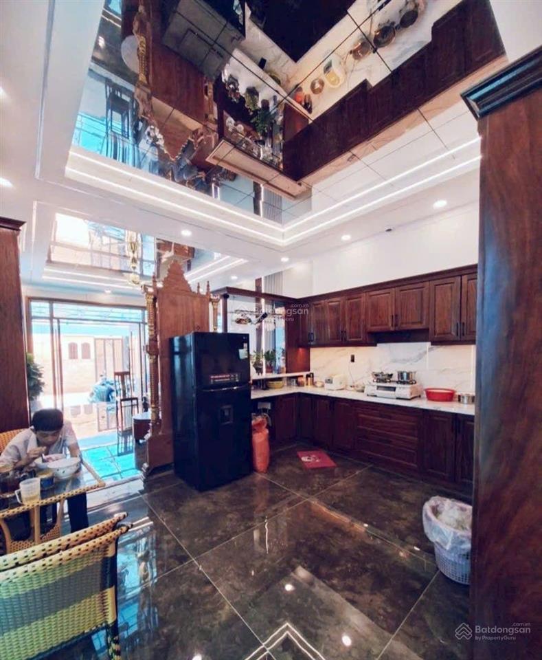 Chính chủ gửi bán nhà gấp gấp giá bán 7tỷ190triệu (thương lượng) nhà sổ riêng, có giấy phép