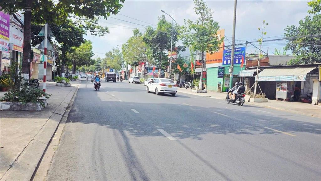 Chuyển nhượng mặt tiền đuờng hai bà trưng dĩ an. dt 700m ngang 20m sdt 0398 302 ***